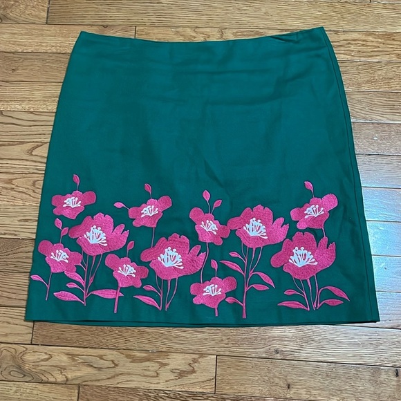 Boden Green Skirt with Embroidered Flowers Size 10 - Picture 1 of 8